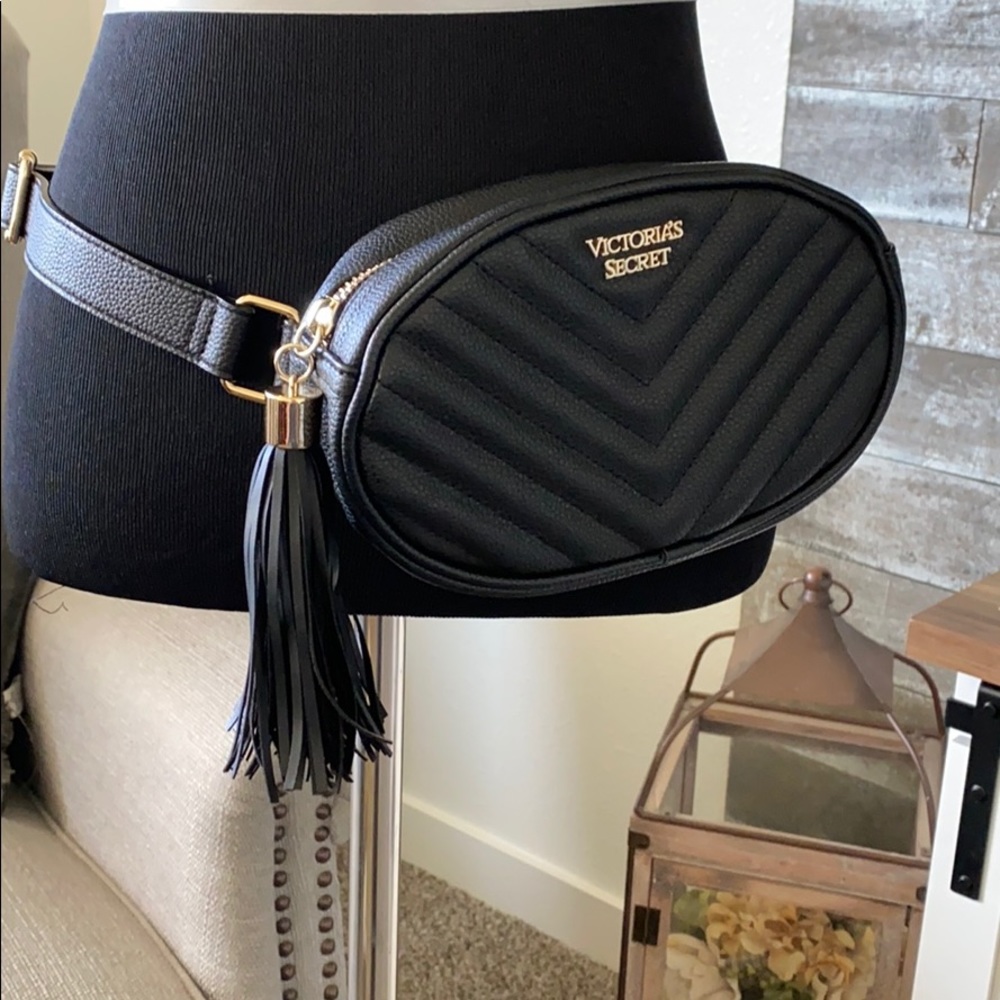 Black fanny pack